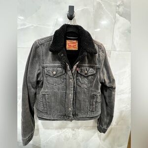 Great Used condition - Levi's Denim Sherpa Trucker Jacket - Size Small